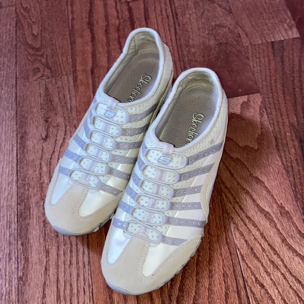 Sketchers slip on sneakers